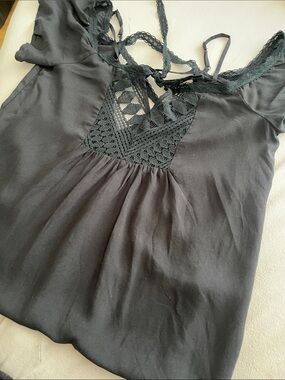 Jealous Tomato Black Lace-Trim Cold Shoulder Camisole